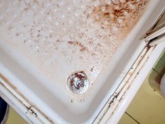 Šta kada kroz slivnike izlazi voda?